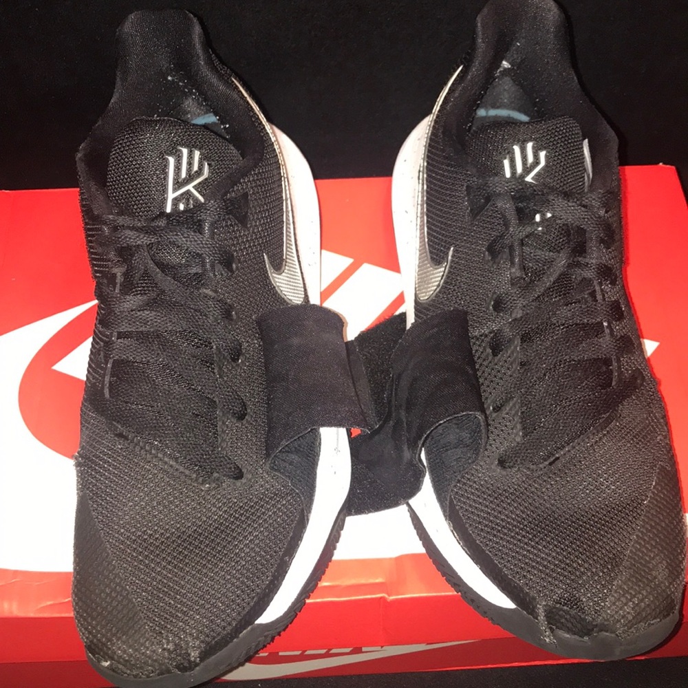 Kyrie Irving low 1’s 10.5 Black & silver swoosh - Picture 12 of 14